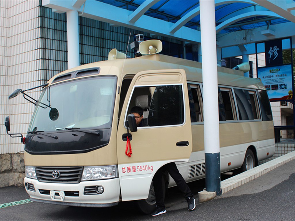 柯斯达通信指挥车